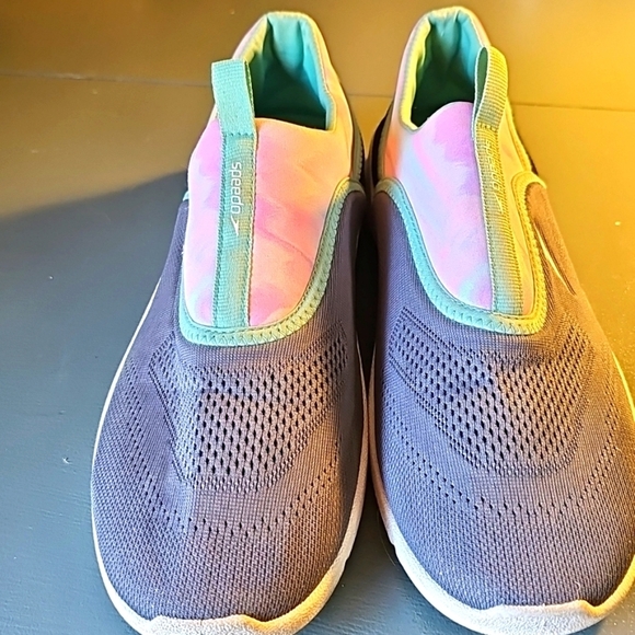 Speedo Womens Slip On Shoes. Size Large. Good Used Condion Gray/pink - Picture 1 of 7